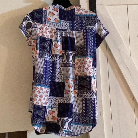 Color Top - Picture 2 of 3